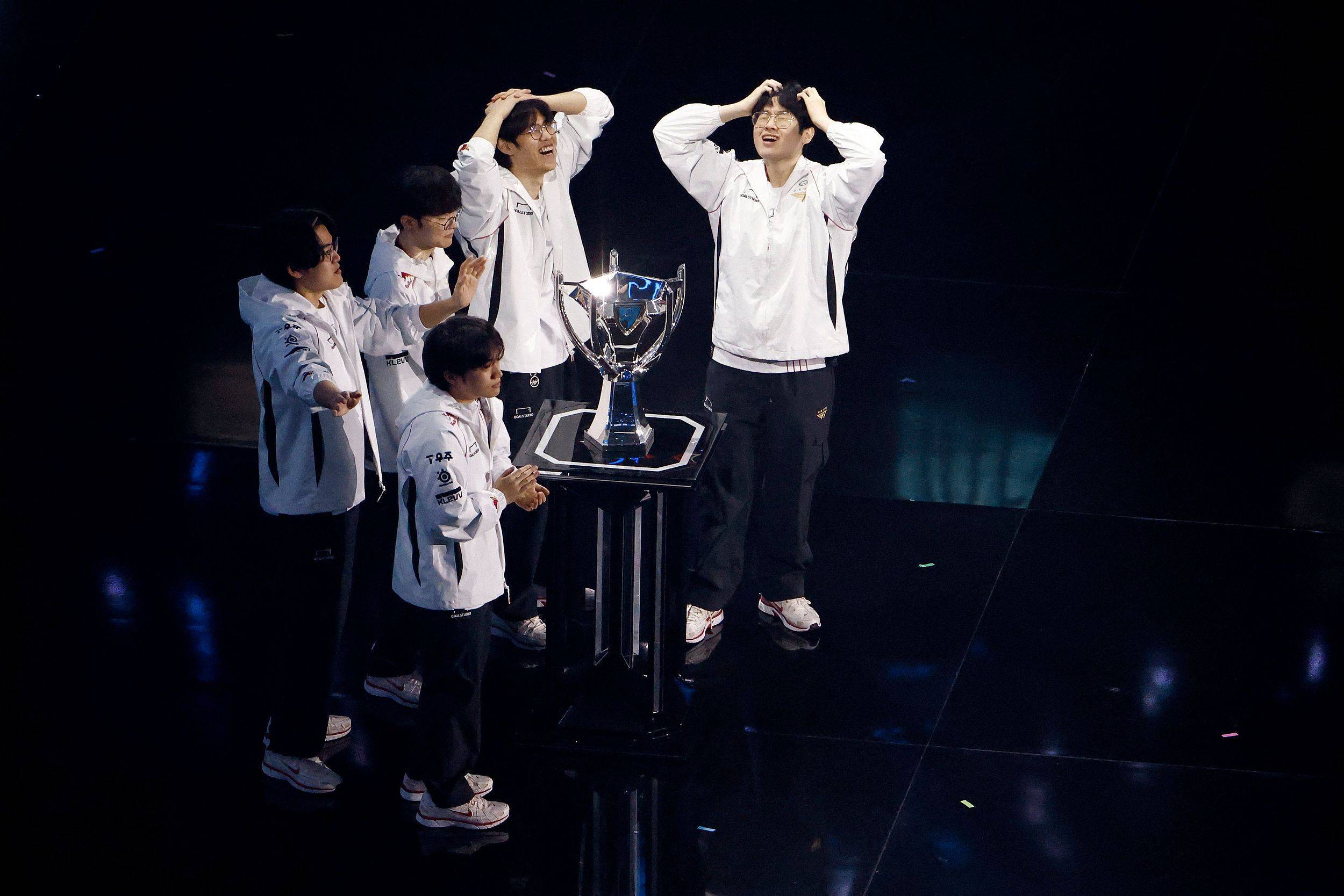 PSG绝杀FLY,Faker团战一打五焦点之战成都决赛之夜,强势挺进下一轮 PSG绝杀FLY,Faker团战一打五焦点之战成都决赛之夜,强势挺进下一轮