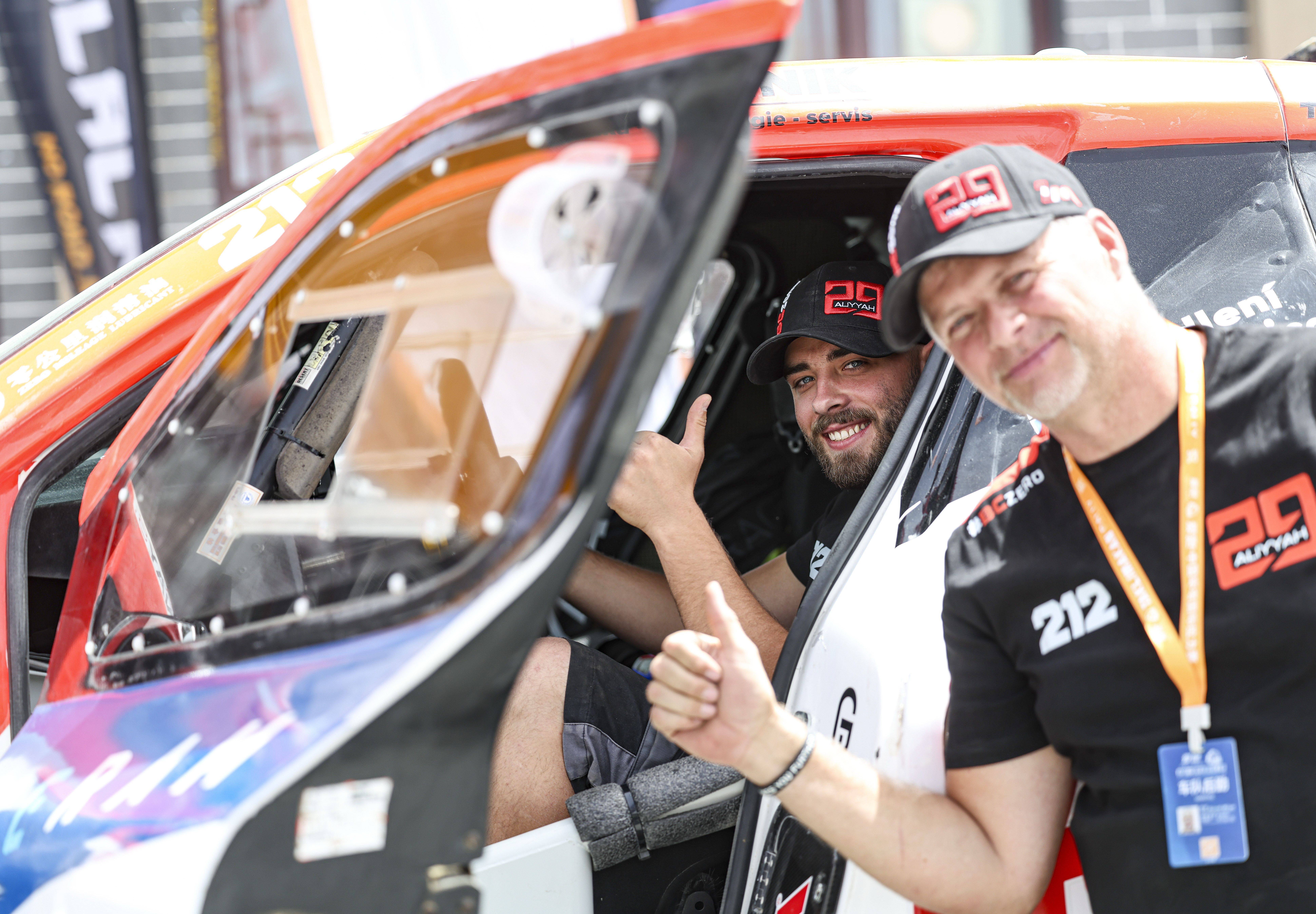 FLY翻盘C9,BDD操刀奇招英雄翻盘顶尖较量2025世界赛,成为赛场最大亮点 FLY翻盘C9,BDD操刀奇招英雄翻盘顶尖较量2025世界赛,成为赛场最大亮点