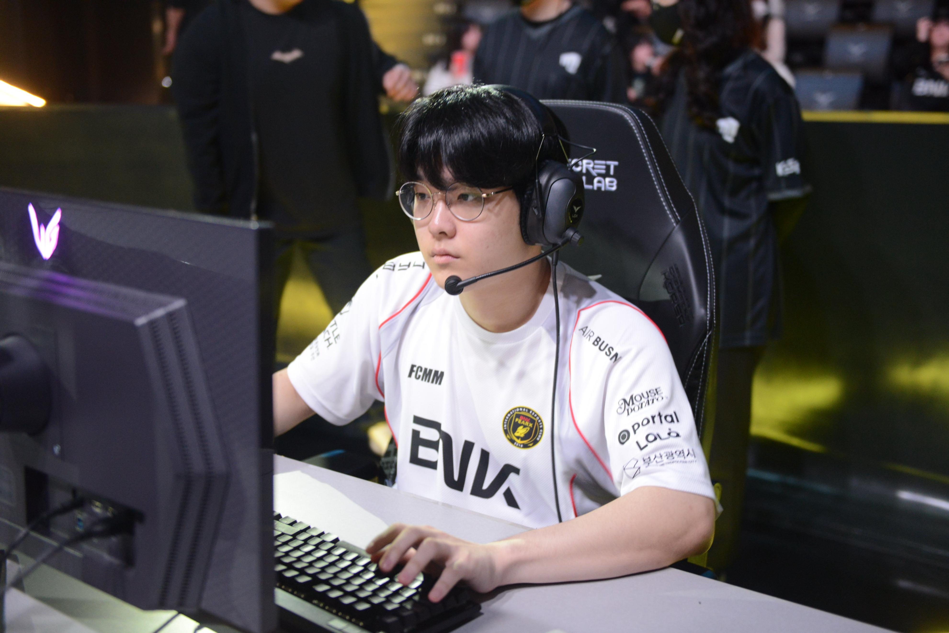 开云平台-TES险胜C9，Scout开启传奇时刻焦点之战四强赛，技惊四座