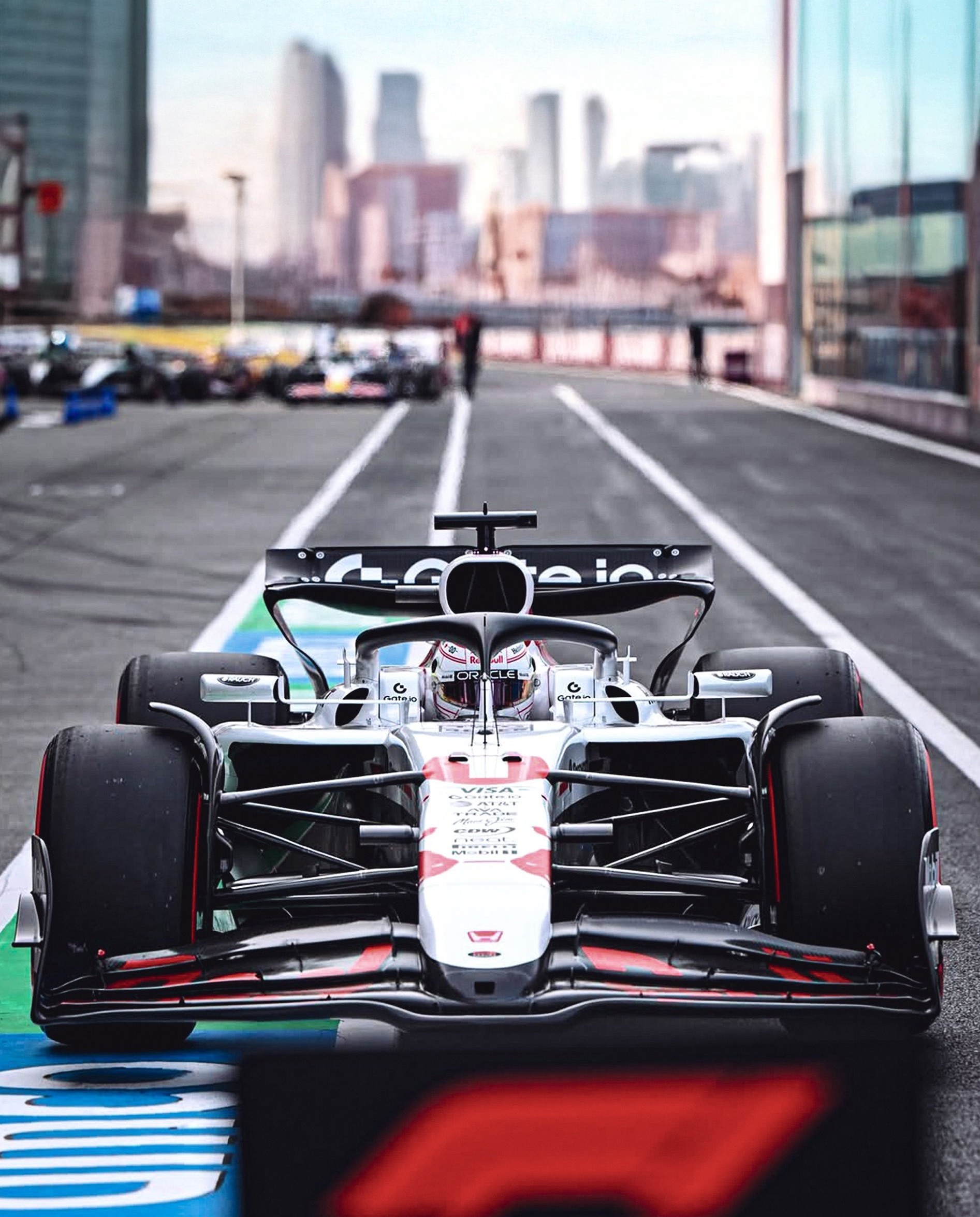 法拉利完胜梅赛德斯,维斯塔潘统治全场 法拉利完胜梅赛德斯,维斯塔潘统治全场