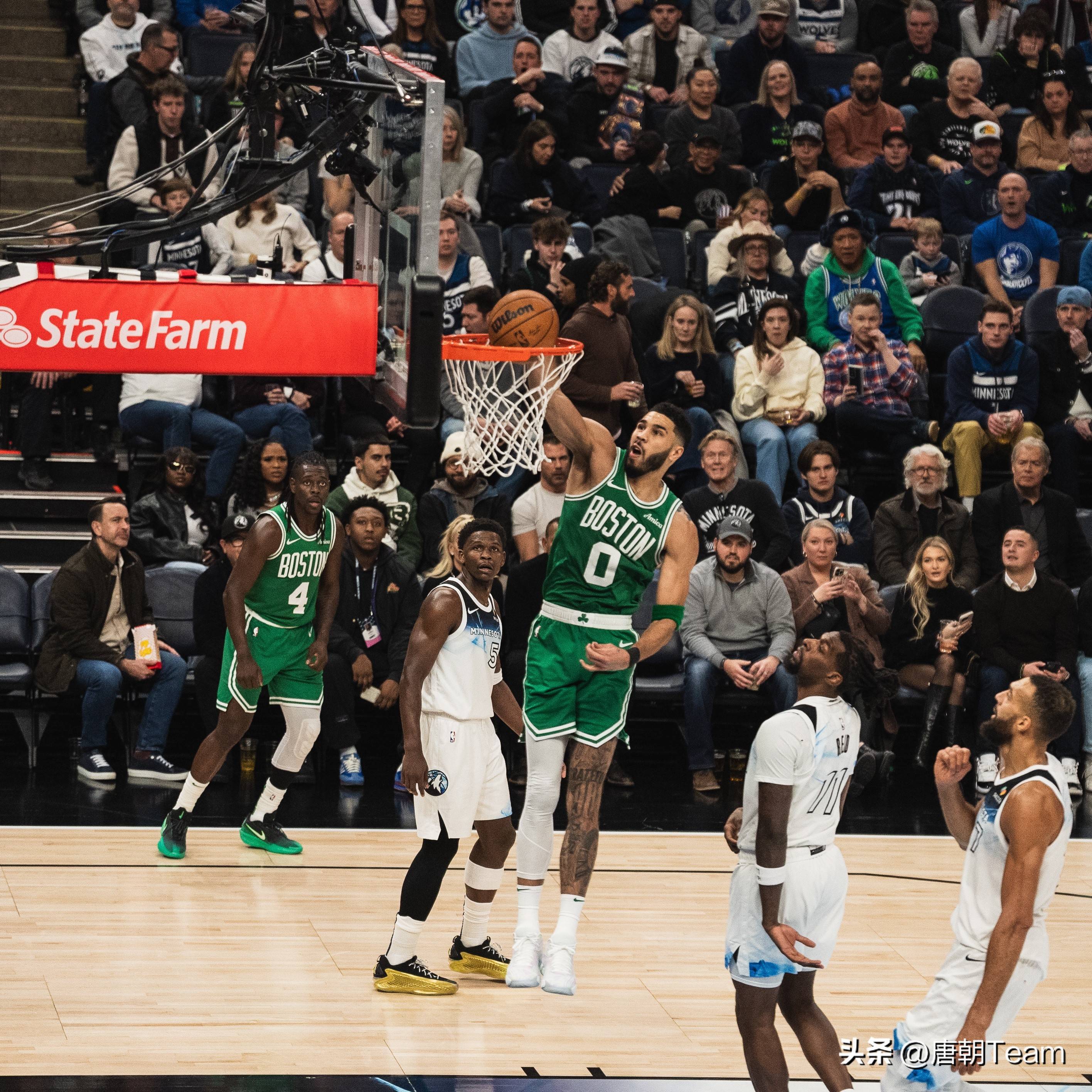 开云下载-法拉利完胜梅赛德斯，维斯塔潘统治全场