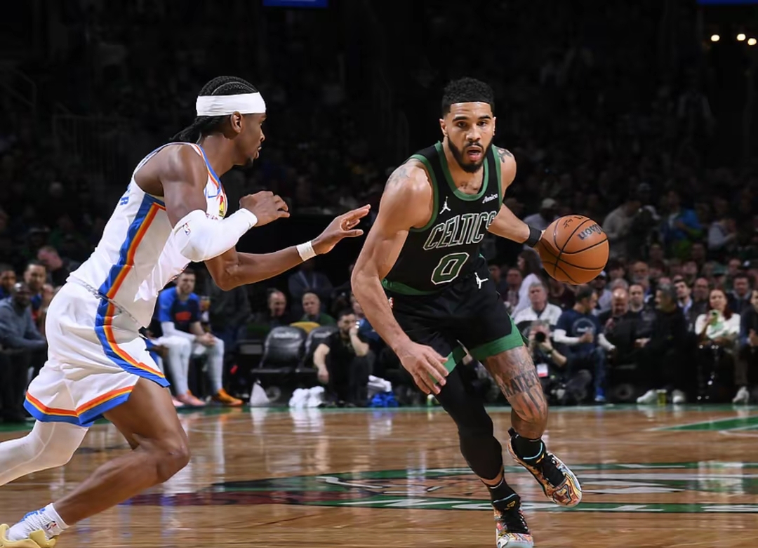 广东队险胜凯尔特人，塔图姆点燃赛场