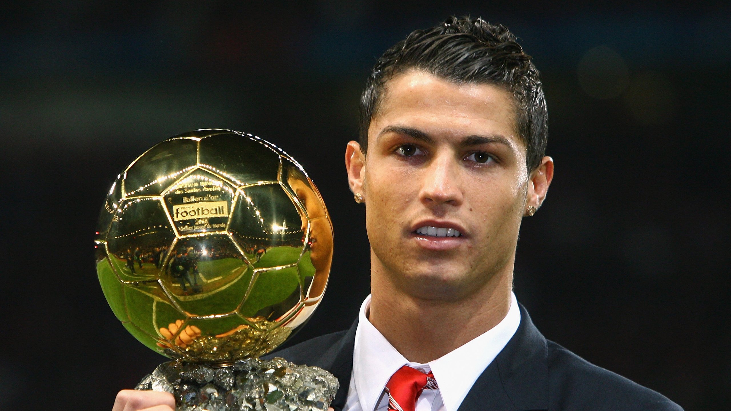 聚光灯下的生存法则，当凯恩的荣耀刺痛日本足球的骄傲