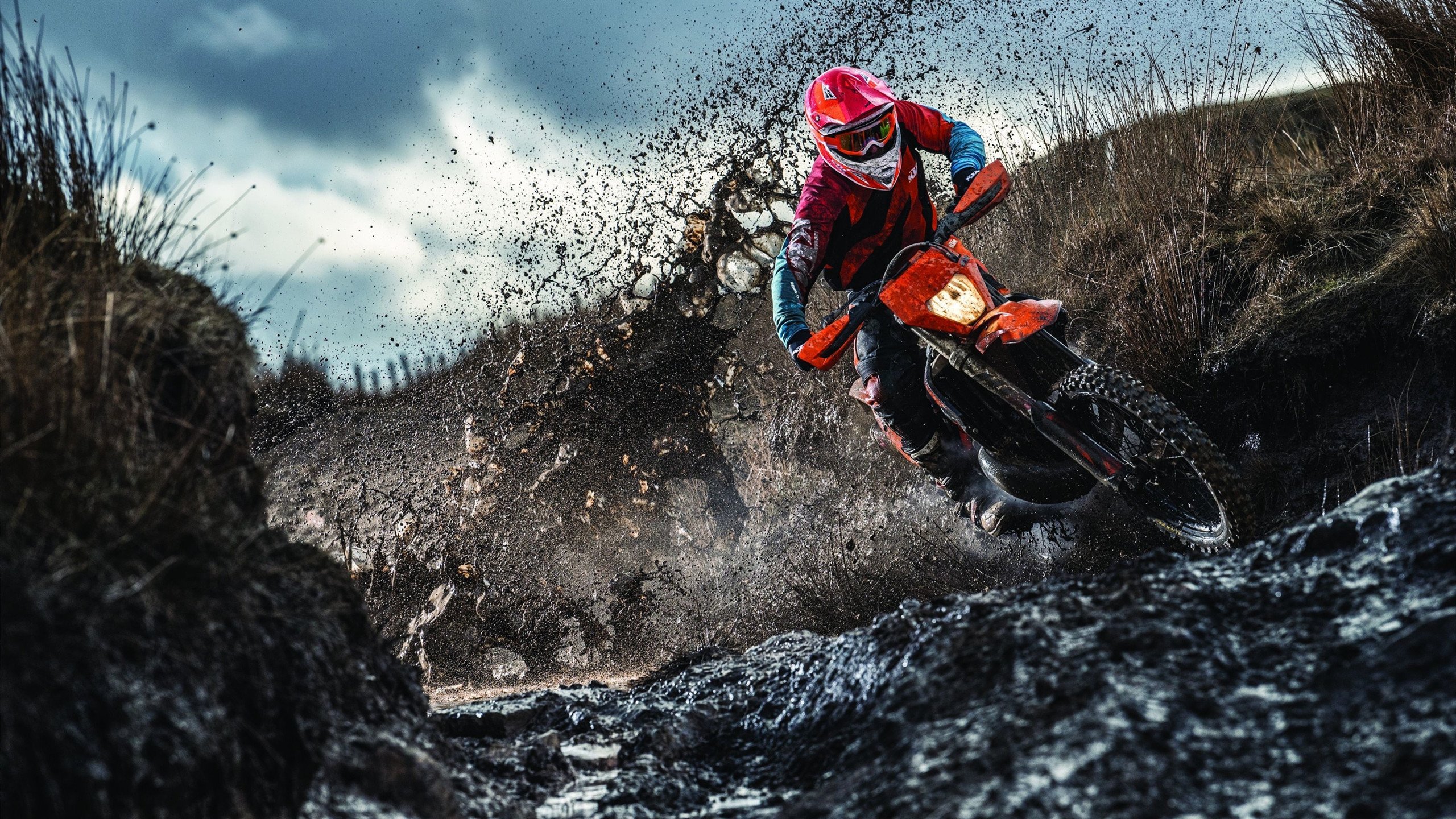 当所有人在讨论其他球星时，那位隐身者在刀锋上点燃了烈火